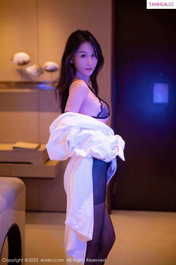   [XiuRen]高清写真图 2023.01.04 No.6083 薇薇酱 睡袍美腿第11张图片